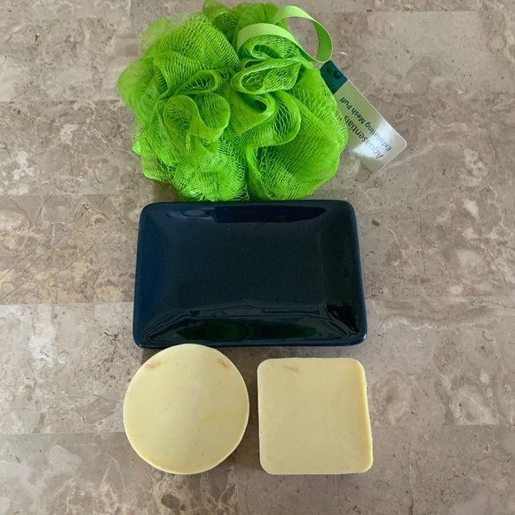 Exfoliating Spa Set Puff Handmade Ginger Oatmeal Soap & Soap Dish - Picture 3 of 3
